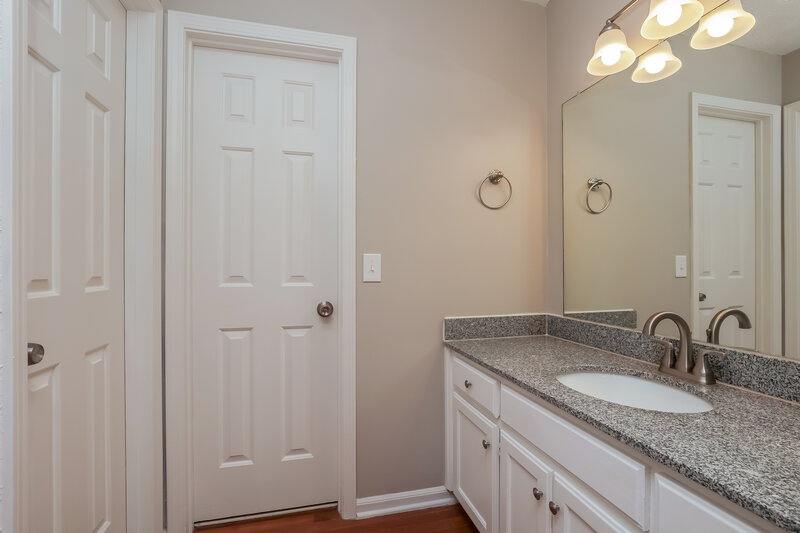 2,220/Mo, 823 Neelys Chase Dr Madison, TN 37115 Main Bathroom View