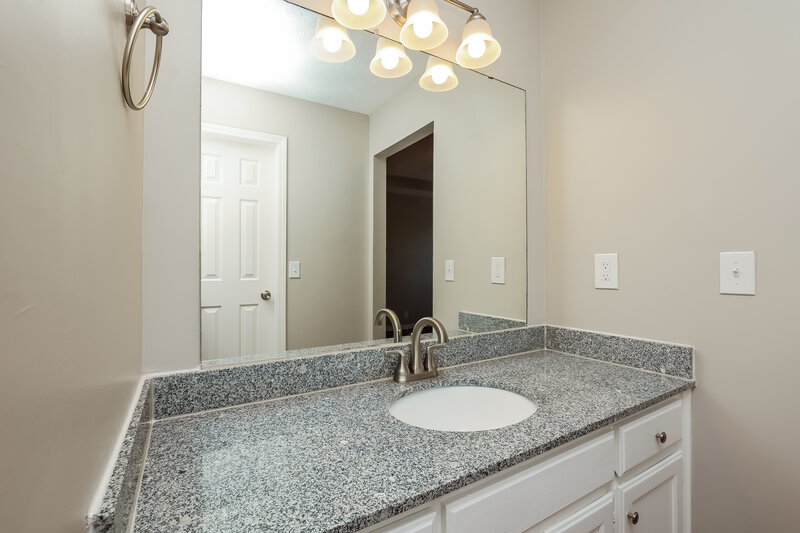 2,220/Mo, 823 Neelys Chase Dr Madison, TN 37115 Main Bathroom View 2