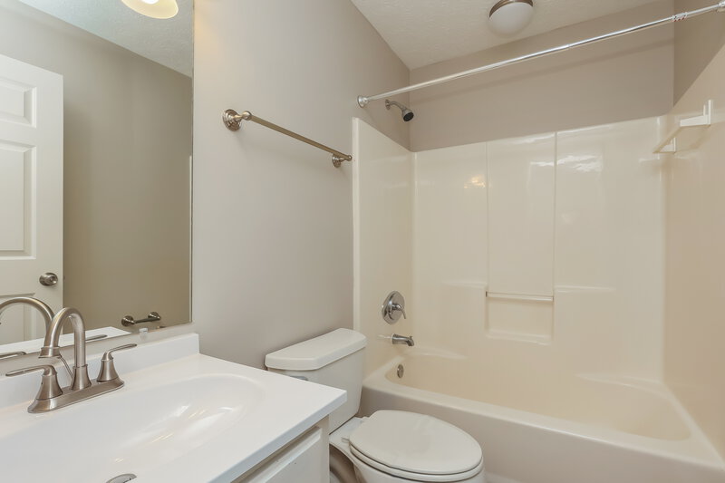 2,220/Mo, 823 Neelys Chase Dr Madison, TN 37115 Bathroom View