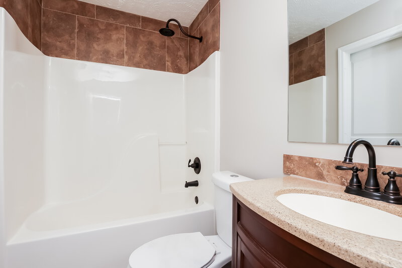 3,130/Mo, 4824 Nina Marie Ave Murfreesboro, TN 37129 Main Bathroom View