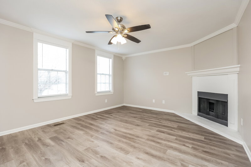 2,860/Mo, 115 River Bend Rd Hendersonville, TN 37075 Living Room View 2