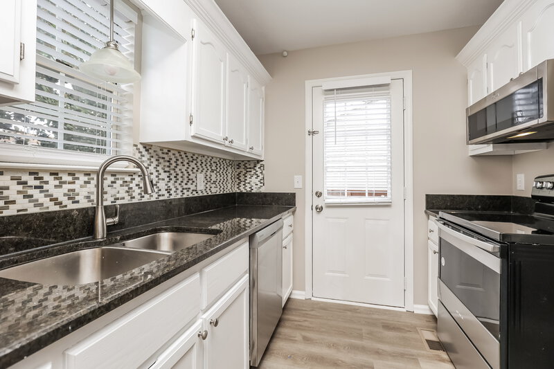 2,860/Mo, 115 River Bend Rd Hendersonville, TN 37075 Kitchen View