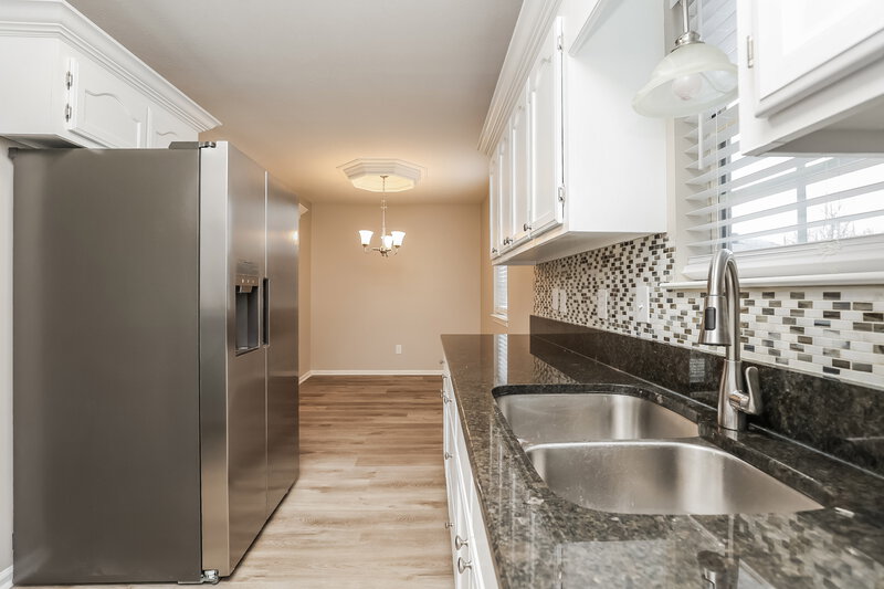 2,860/Mo, 115 River Bend Rd Hendersonville, TN 37075 Kitchen View 2