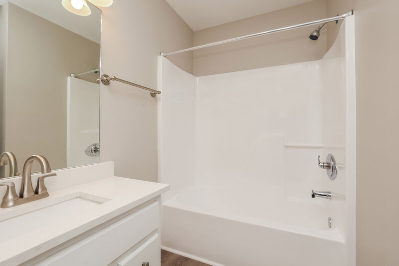 2,860/Mo, 115 River Bend Rd Hendersonville, TN 37075 Main Bathroom View