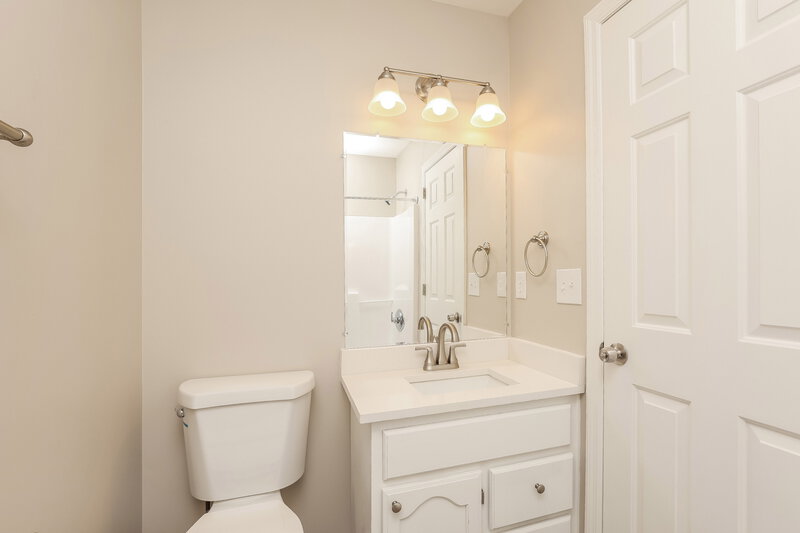 2,860/Mo, 115 River Bend Rd Hendersonville, TN 37075 Bathroom View