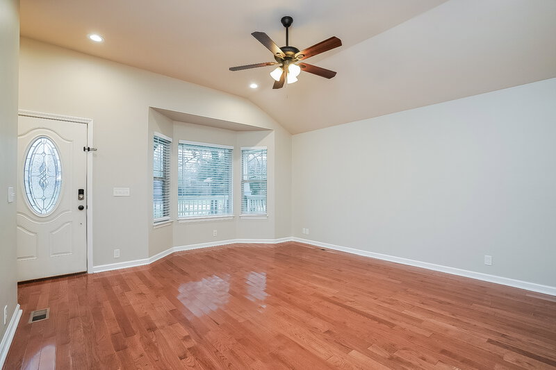 2,050/Mo, 3310 Anderson Rd Antioch, TN 37013 Living Room View 2