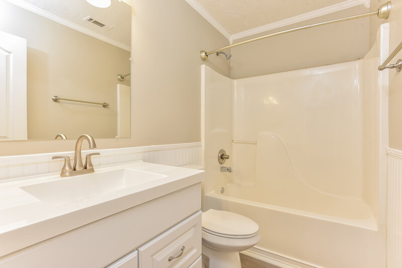 2,800/Mo, 1212 Elisha Ct La Vergne, TN 37086 Main Bathroom View