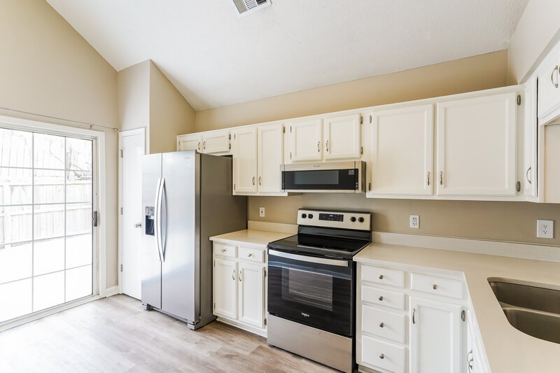 1,985/Mo, 1016 Mansker Dr Goodlettsville, TN 37072 Kitchen View 2