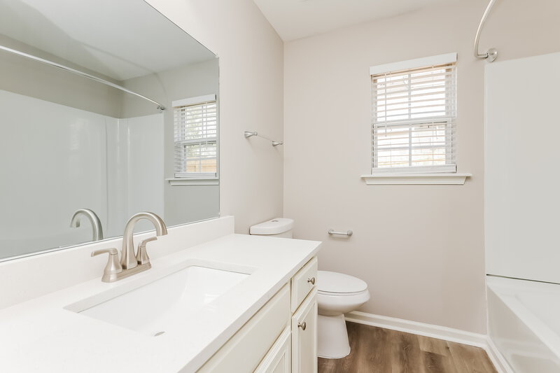 2,030/Mo, 3025 Ace Wintermeyer Dr La Vergne, TN 37086 Main Bathroom View