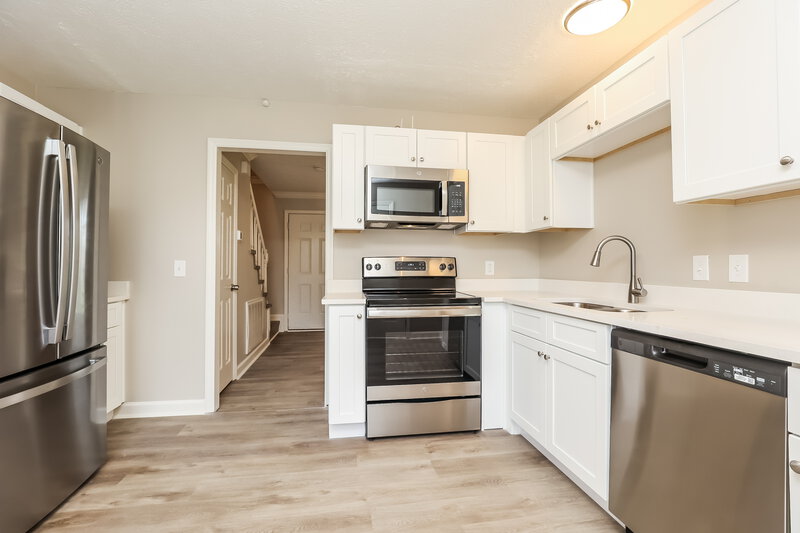 2,220/Mo, 429 Southwood Dr Nashville, TN 37217 Kitchen View