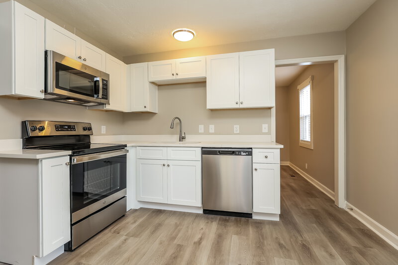 2,220/Mo, 429 Southwood Dr Nashville, TN 37217 Kitchen View 2