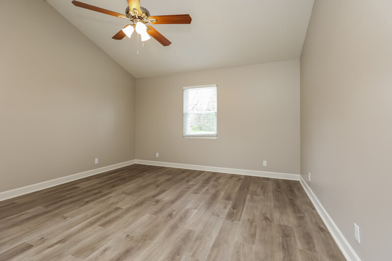 2,220/Mo, 429 Southwood Dr Nashville, TN 37217 Main Bedroom View 2