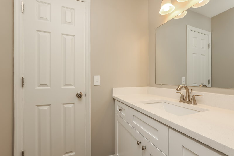 2,220/Mo, 429 Southwood Dr Nashville, TN 37217 Bathroom View