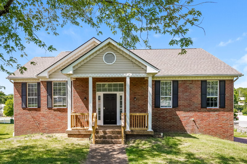 3,250/Mo, 100 E Harbor Hendersonville, TN 37075 External View