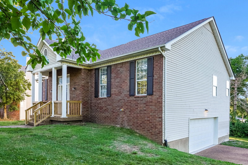2,870/Mo, 100 E Harbor Hendersonville, TN 37075 Front View