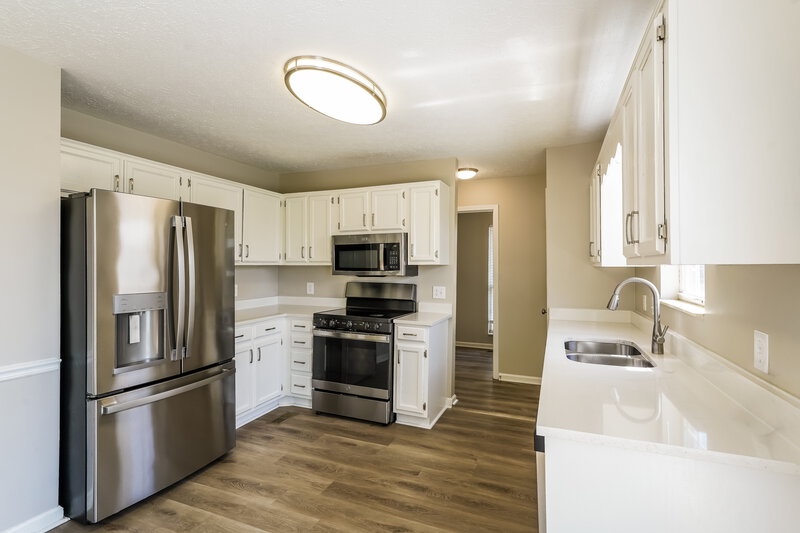 2,870/Mo, 100 E Harbor Hendersonville, TN 37075 Kitchen View 2