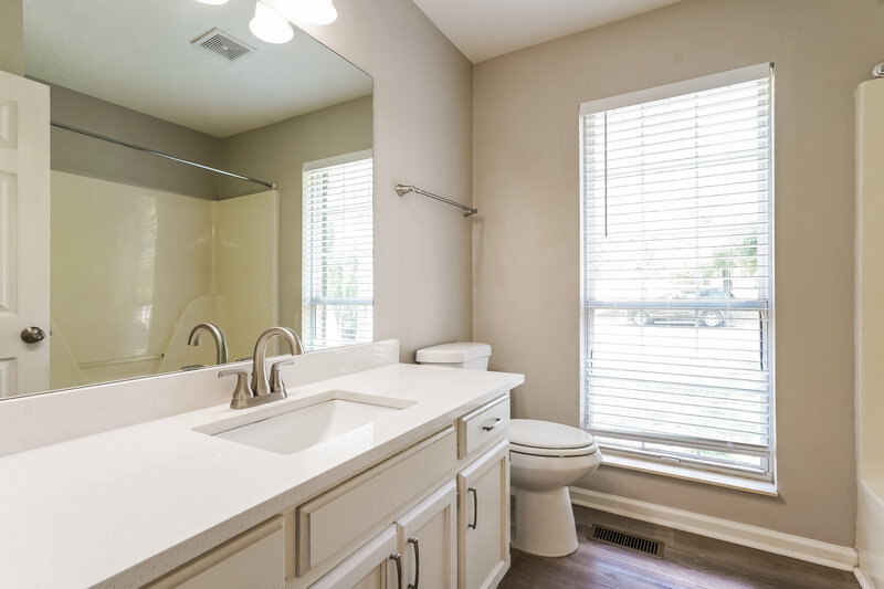 2,870/Mo, 100 E Harbor Hendersonville, TN 37075 Main Bathroom View