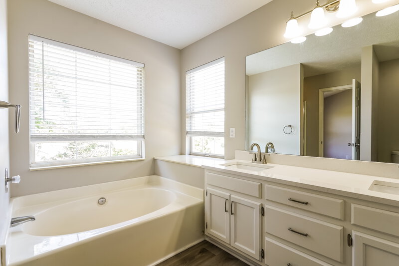 2,870/Mo, 100 E Harbor Hendersonville, TN 37075 Bathroom View
