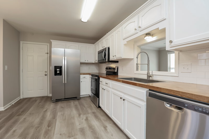3,230/Mo, 2025 Skyline Dr Goodlettsville, TN 37072 Kitchen View