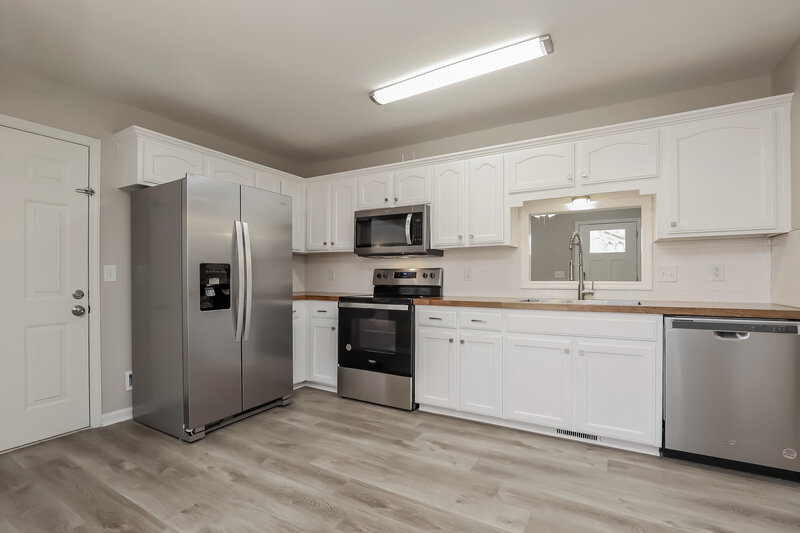 3,230/Mo, 2025 Skyline Dr Goodlettsville, TN 37072 Kitchen View 2
