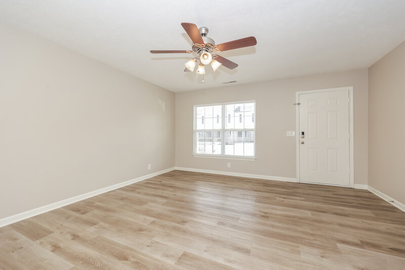 1,335/Mo, 2961 S Rutherford Blvd Apt B7 Murfreesboro, TN 37130 Living Room View