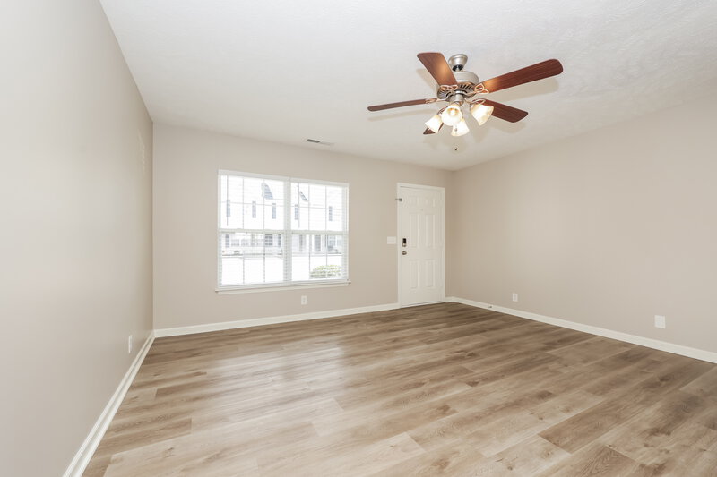 1,335/Mo, 2961 S Rutherford Blvd Apt B7 Murfreesboro, TN 37130 Living Room View 2