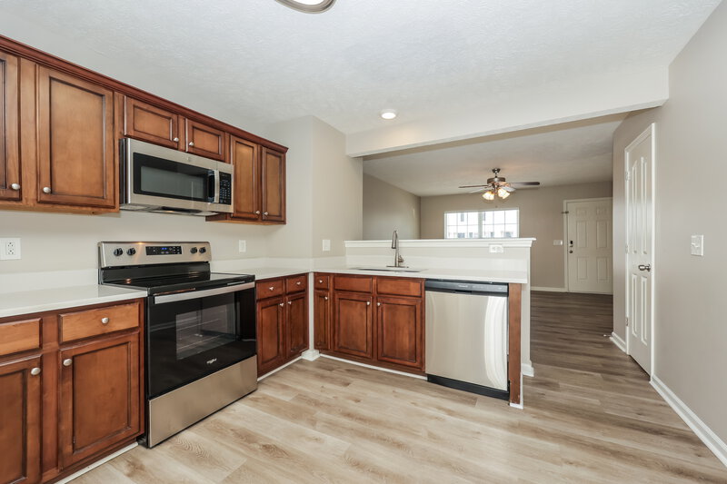 1,335/Mo, 2961 S Rutherford Blvd Apt B7 Murfreesboro, TN 37130 Kitchen View 3