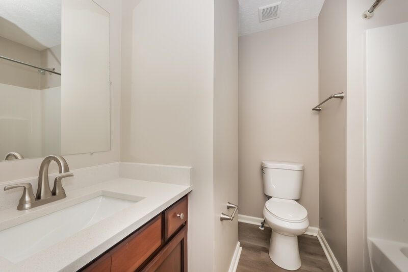 1,335/Mo, 2961 S Rutherford Blvd Apt B7 Murfreesboro, TN 37130 Main Bathroom View