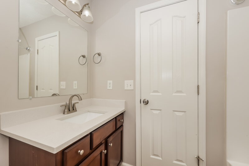 1,335/Mo, 2961 S Rutherford Blvd Apt B7 Murfreesboro, TN 37130 Bathroom View