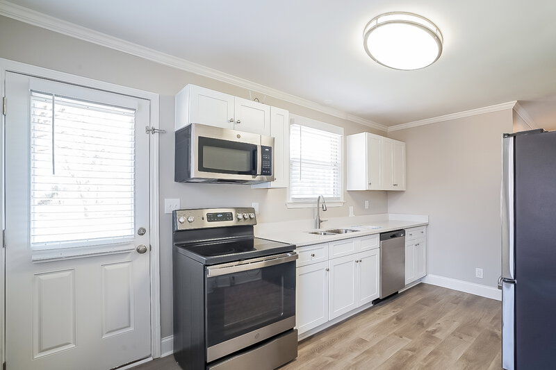 1,615/Mo, 2614 Sterling Boone Dr Nashville, TN 37210 Kitchen View 2