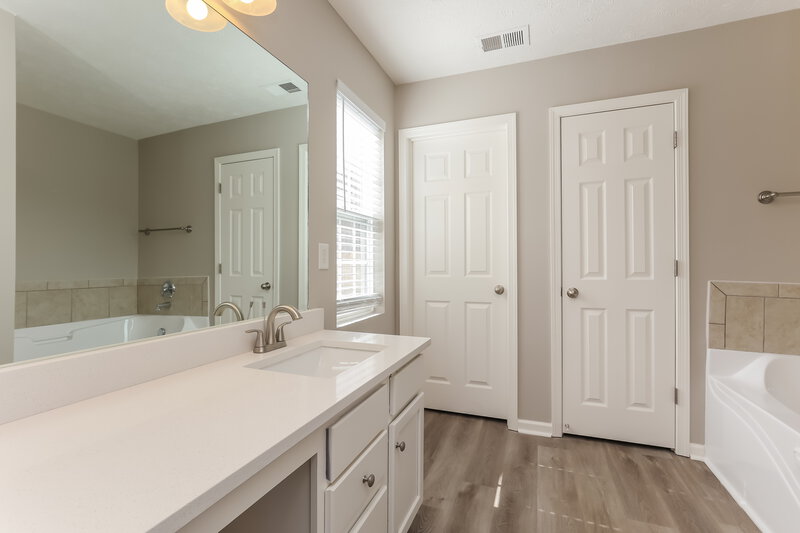 2,560/Mo, 2561 Jordan Ridge Dr Nashville, TN 37218 Main Bathroom View