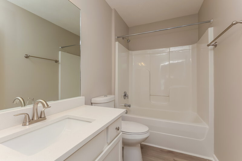 2,560/Mo, 2561 Jordan Ridge Dr Nashville, TN 37218 Main Bathroom View 2