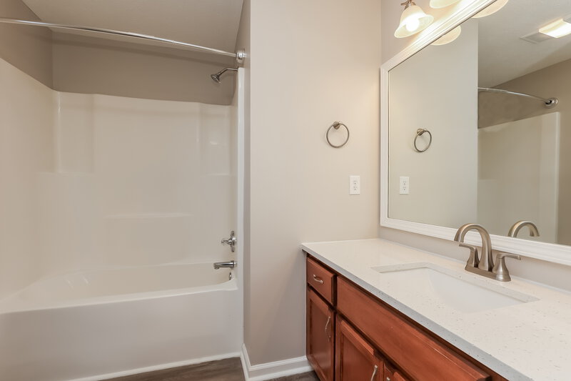 1,645/Mo, 318 Gallop Ln Springfield, TN 37172 Main Bathroom View