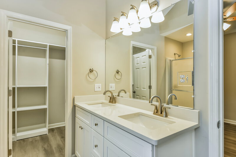 2,395/Mo, 632 Magnolia Ln Nashville, TN 37211 Main Bathroom View