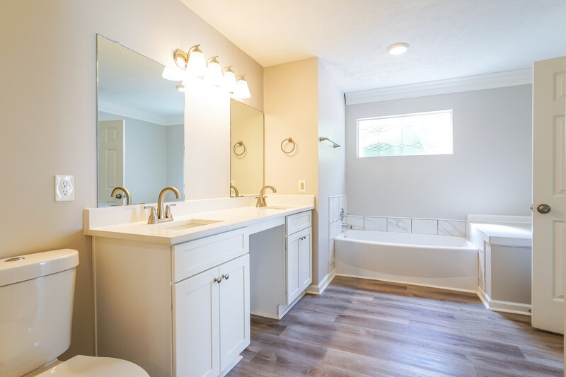3,085/Mo, 3408 Cobble St Nashville, TN 37211 Main Bathroom View