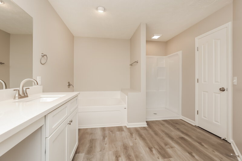 2,810/Mo, 2237 Red Mile Rd Murfreesboro, TN 37127 Main Bathroom View 2