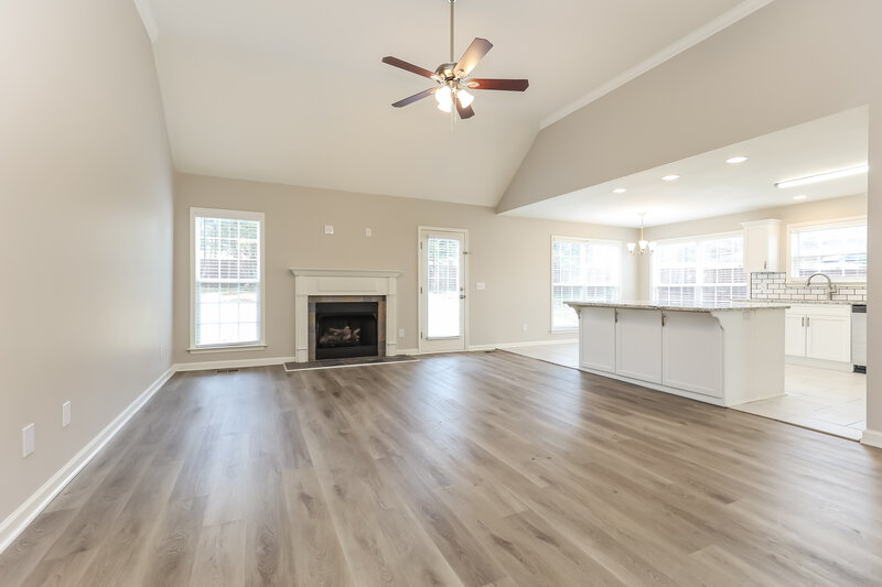 2,380/Mo, 434 N Rocky Top St Gallatin, TN 37066 Living Room View