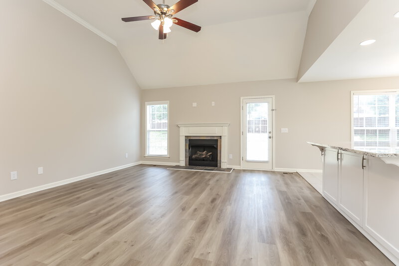 2,380/Mo, 434 N Rocky Top St Gallatin, TN 37066 Living Room View 2