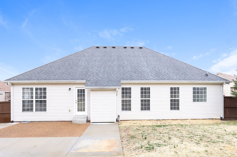 2,380/Mo, 434 N Rocky Top St Gallatin, TN 37066 Rear View