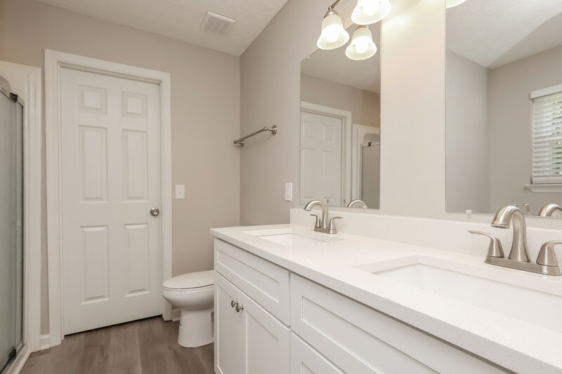 2,500/Mo, 3068 Chateau Valley Dr Nashville, TN 37207 Main Bathroom View