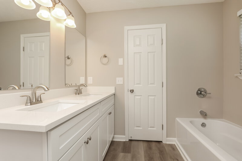 2,500/Mo, 3068 Chateau Valley Dr Nashville, TN 37207 Main Bathroom View 2