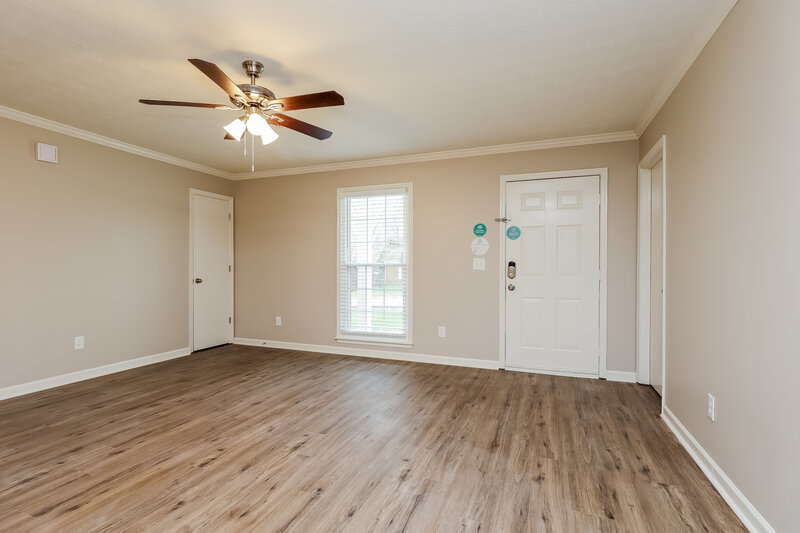 2,205/Mo, 119 Ashland Dr Ashland City, TN 37015 Living Room View 2