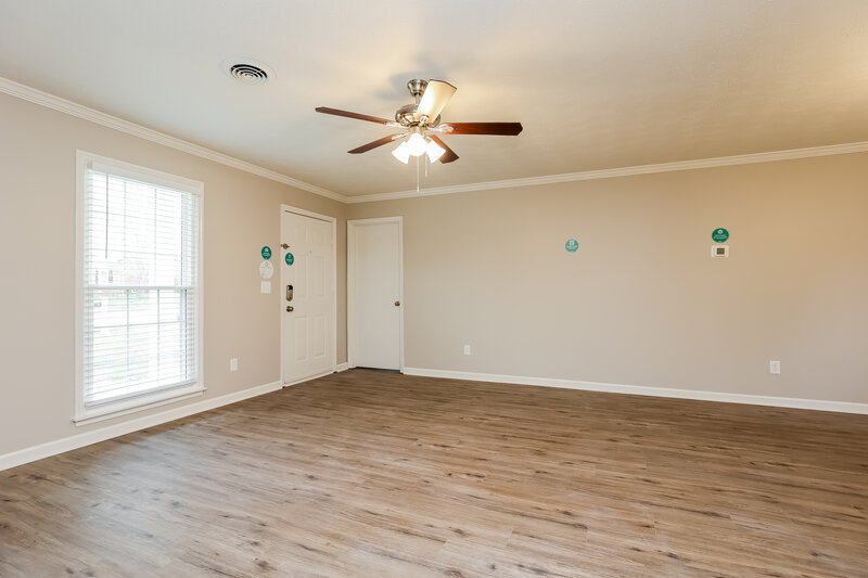 2,205/Mo, 119 Ashland Dr Ashland City, TN 37015 Living Room View 3
