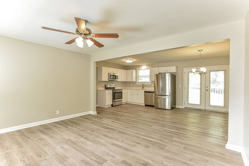 2,265/Mo, 4983 Karen Ray Dr Antioch, TN 37013 Living Room View 4