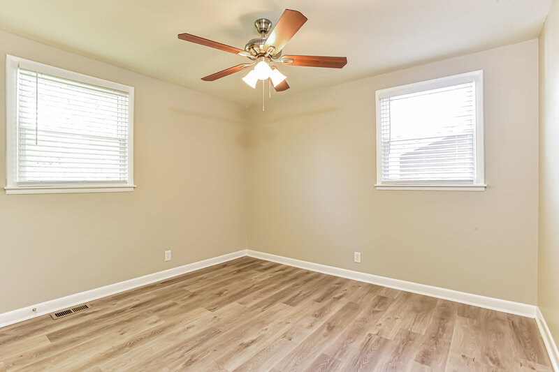 2,265/Mo, 4983 Karen Ray Dr Antioch, TN 37013 Main Bedroom View