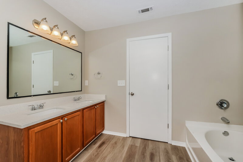 3,740/Mo, 1102 Seven Oaks Blvd Smyrna, TN 37167 Main Bathroom View 2