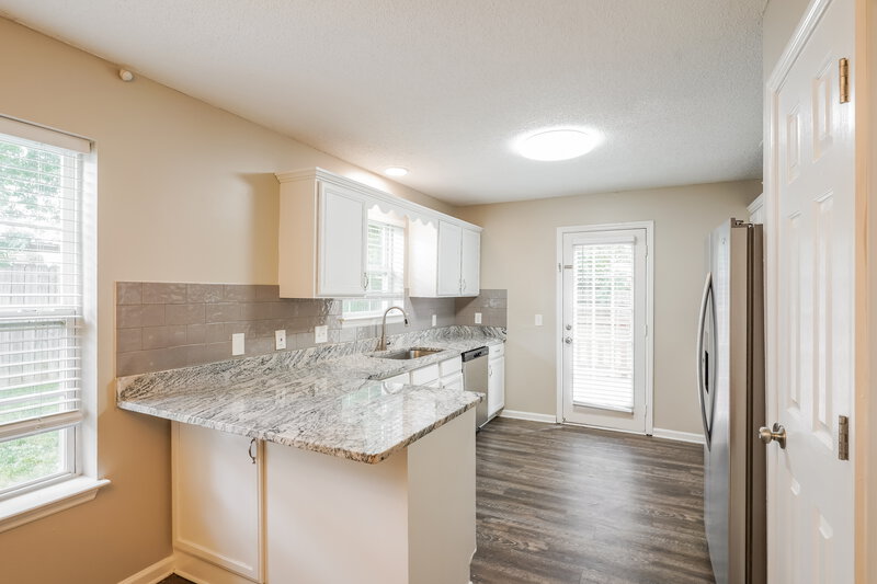 2,180/Mo, 712 Alisa Cv La Vergne, TN 37086 Kitchen View