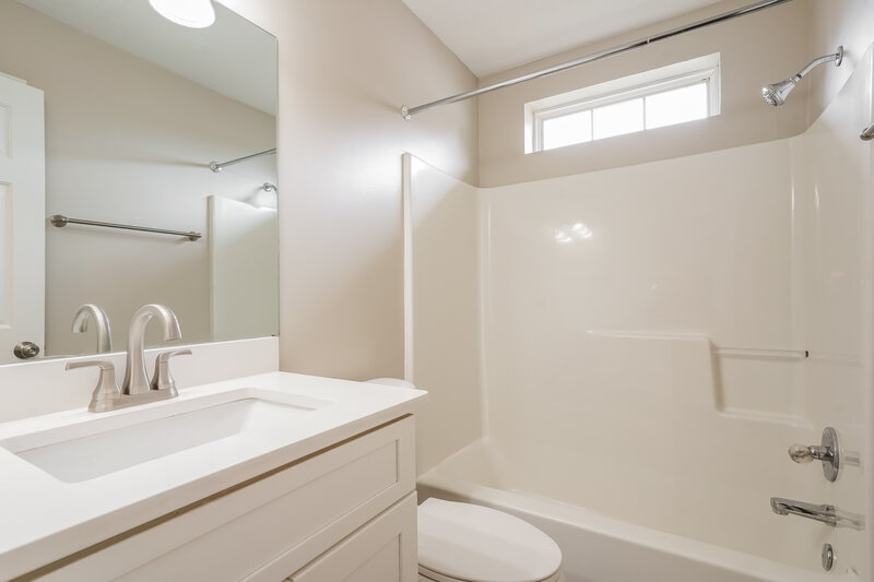 2,180/Mo, 712 Alisa Cv La Vergne, TN 37086 Main Bathroom View