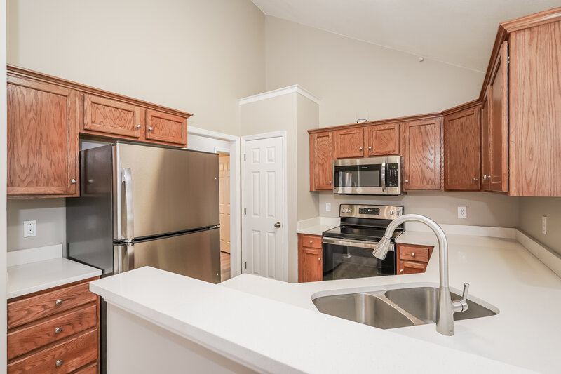 1,825/Mo, 217 Fitzpatrick Pl Nashville, TN 37214 Kitchen View 2
