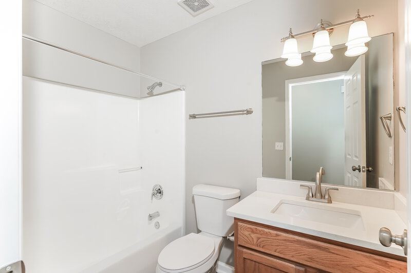 1,825/Mo, 217 Fitzpatrick Pl Nashville, TN 37214 Bathroom View